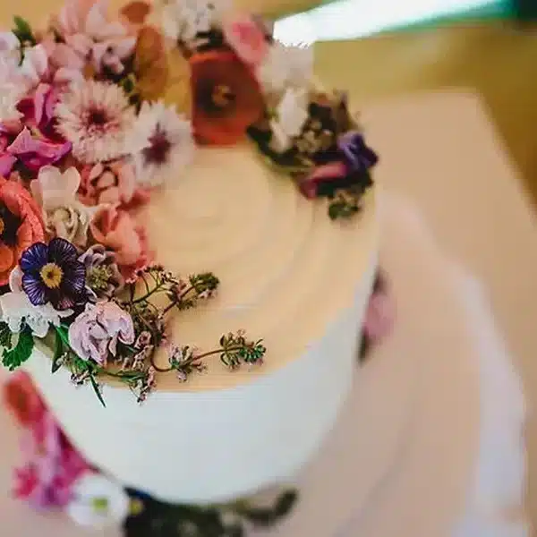 The Rise Of Edible Flower Cake Designs