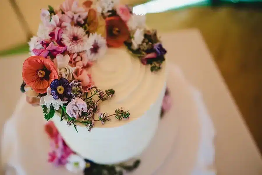 The Rise Of Edible Flower Cake Designs