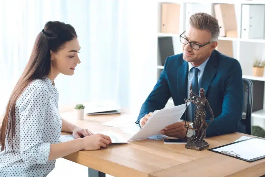 The Differences Between Public Defenders and Private Criminal Defense Lawyers