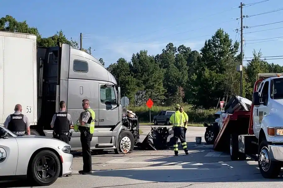 Personal Injury Lawyer in Houston, Texas: What to Do After a Truck Accident Caused by Loose Debris