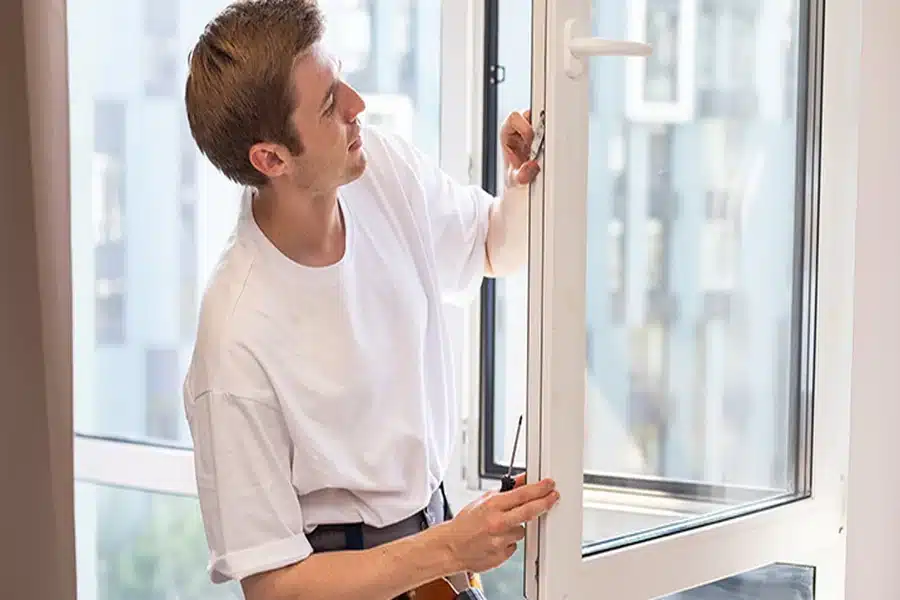 Glass Fitter