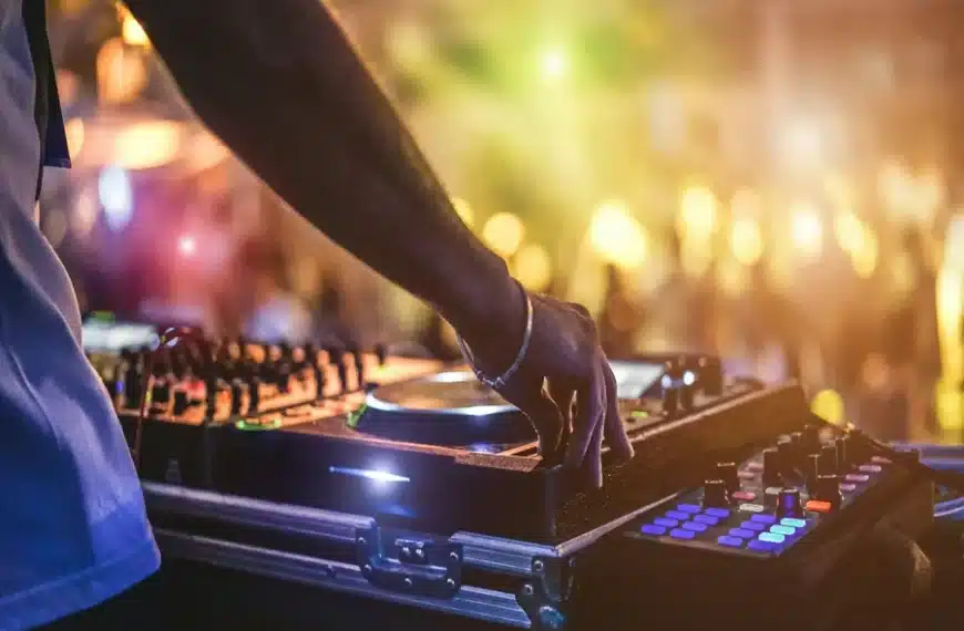 DJs