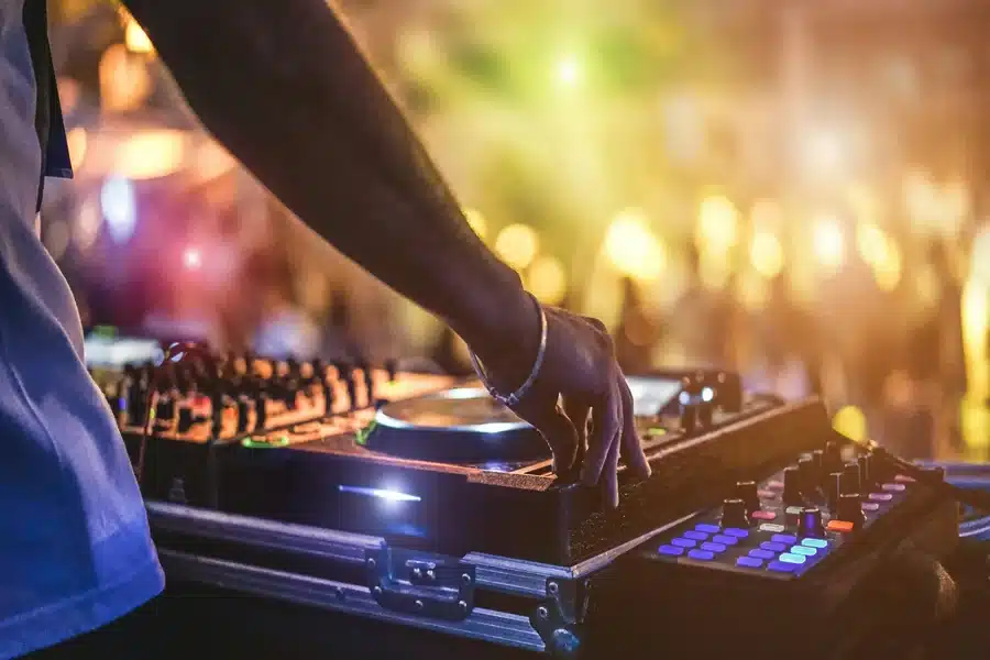 DJs