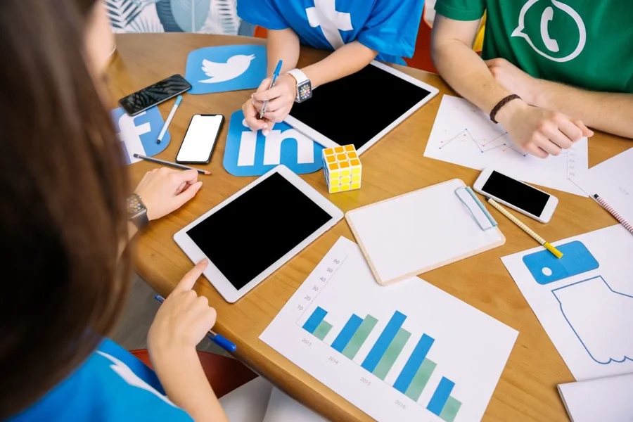 Why LinkedIn API Workflows Still Need a Human Conversation Layer