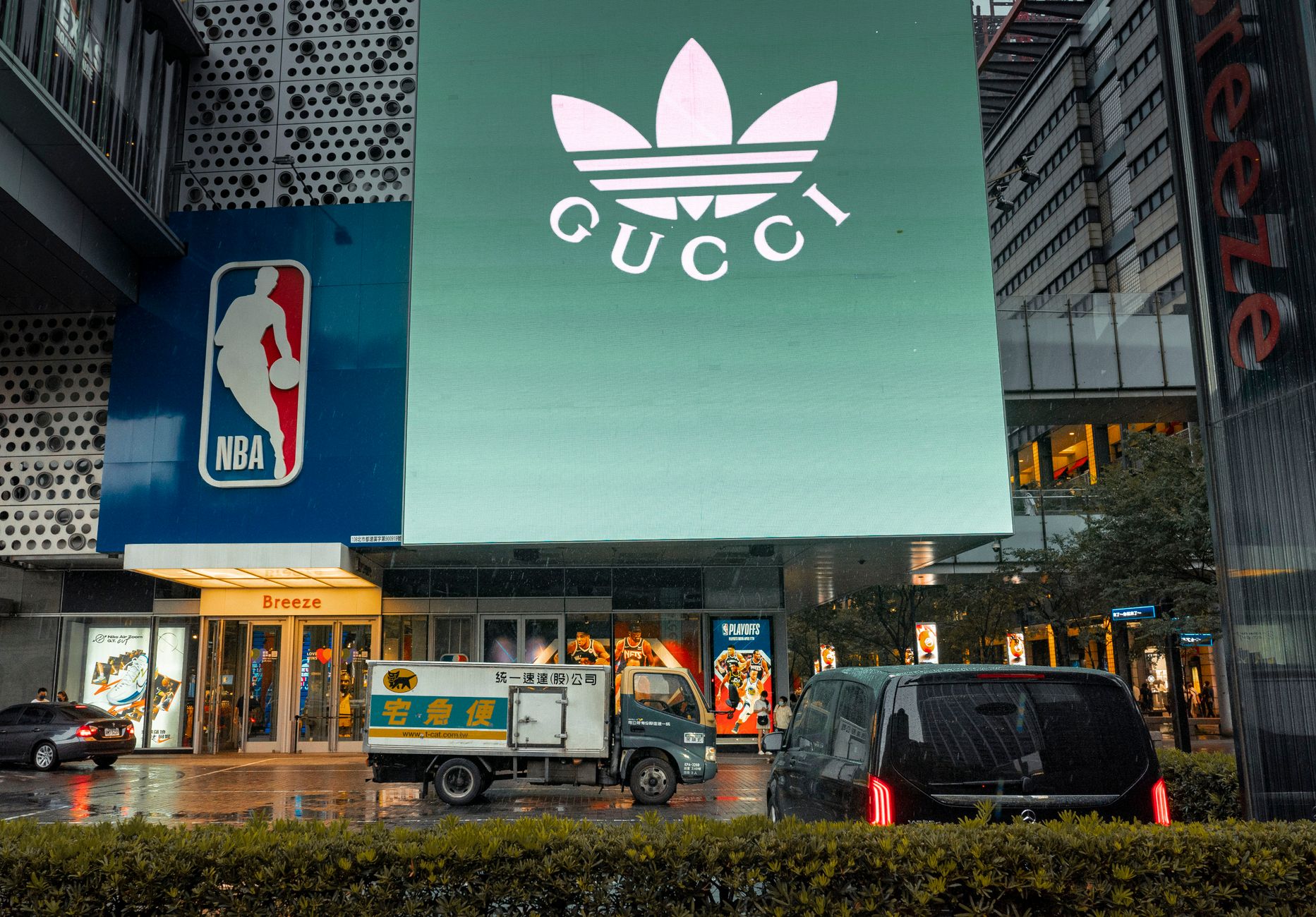 How LED Billboard Trucks Turn Moving Vehicles Into Mobile Ads
